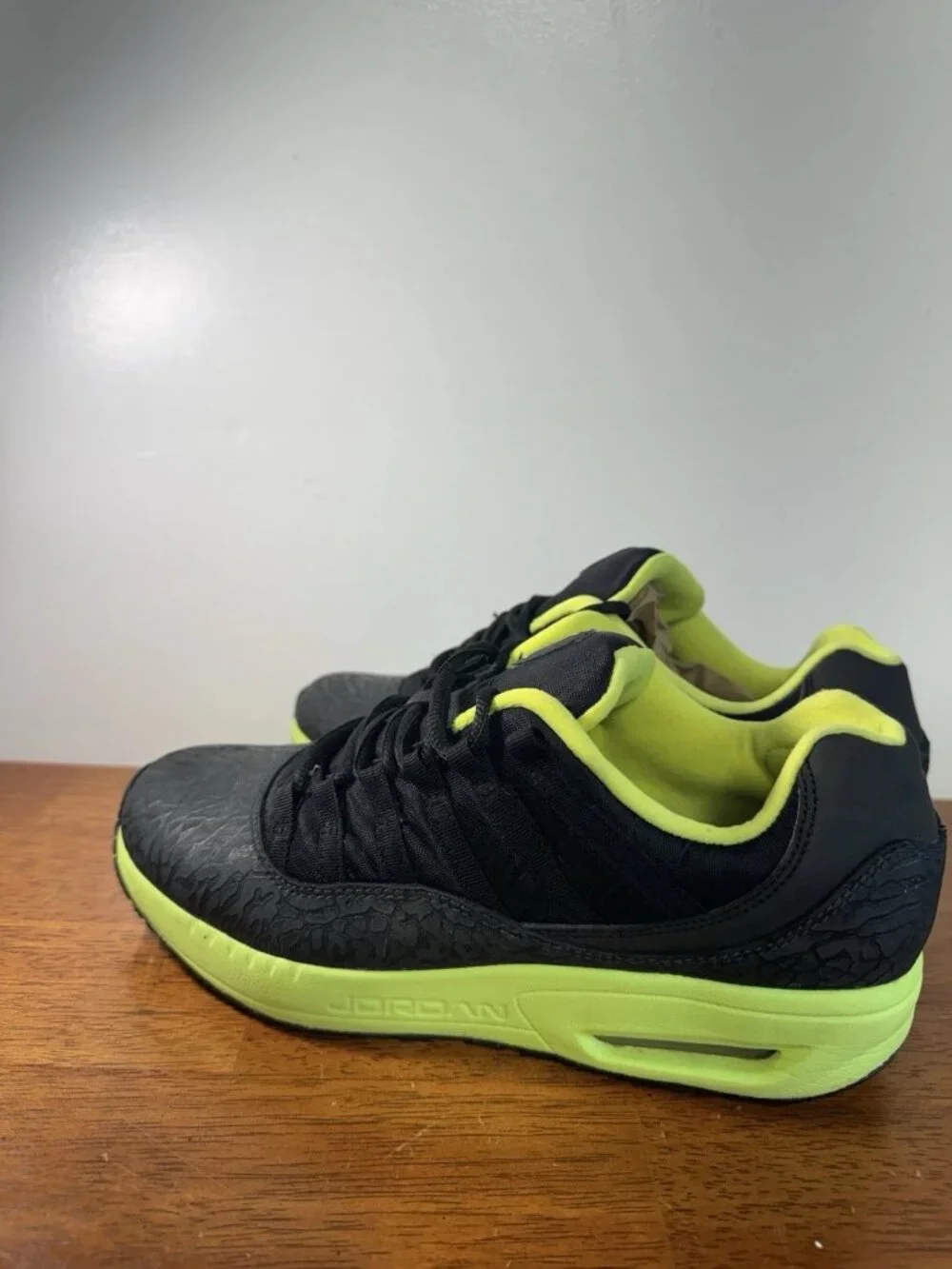 Air Jordan CMFT Viz Air 11 GS 6.5Y Black Volt 428833-002 Vintage